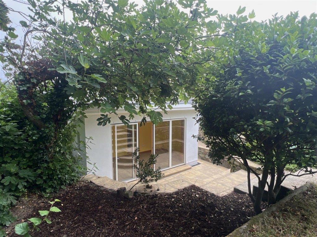 Lot: 138 - WELL PRESENTED DETACHED TWO-BEDROOM CHARACTERFUL COTTAGE WITH GARDENS AND PARKING - External picture of sun room